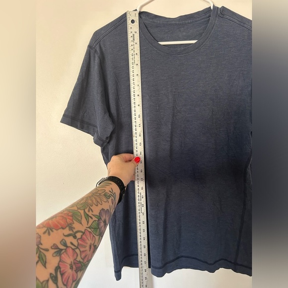 Lululemon Mens Sz Medium Navy Blue Shortsleeve T-Shirt - Picture 2 of 5